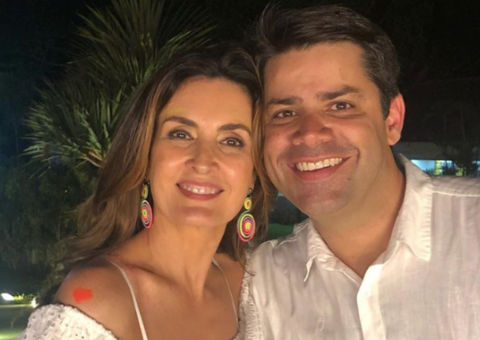 Emocionada, Fátima Bernardes se despede de Lair Rennó