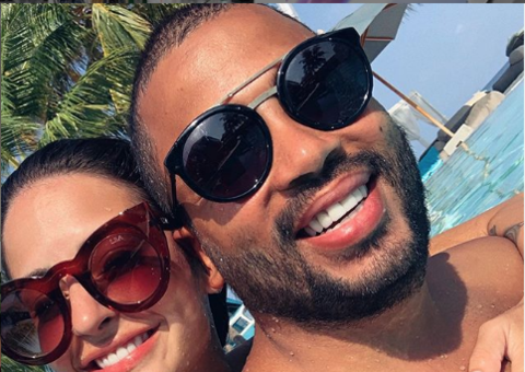 Tâmara Contro, mulher de Projota, posa nua e exibe a barriga no sexto mês de gestação