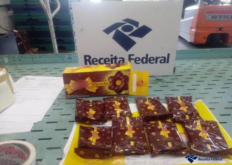 Chocolate recheado de drogas é apreendido em encomenda no Correio de Manaus 