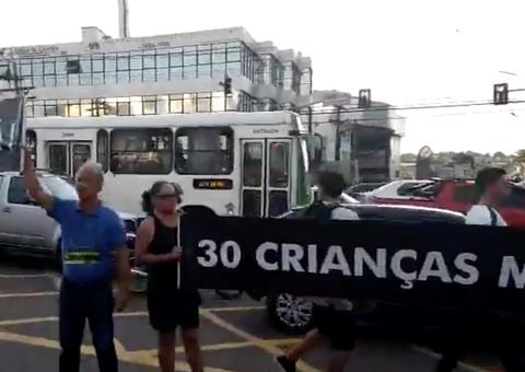 Manifestação contra caos na saúde do Amazonas tem pedido de impeachment e buzinaço