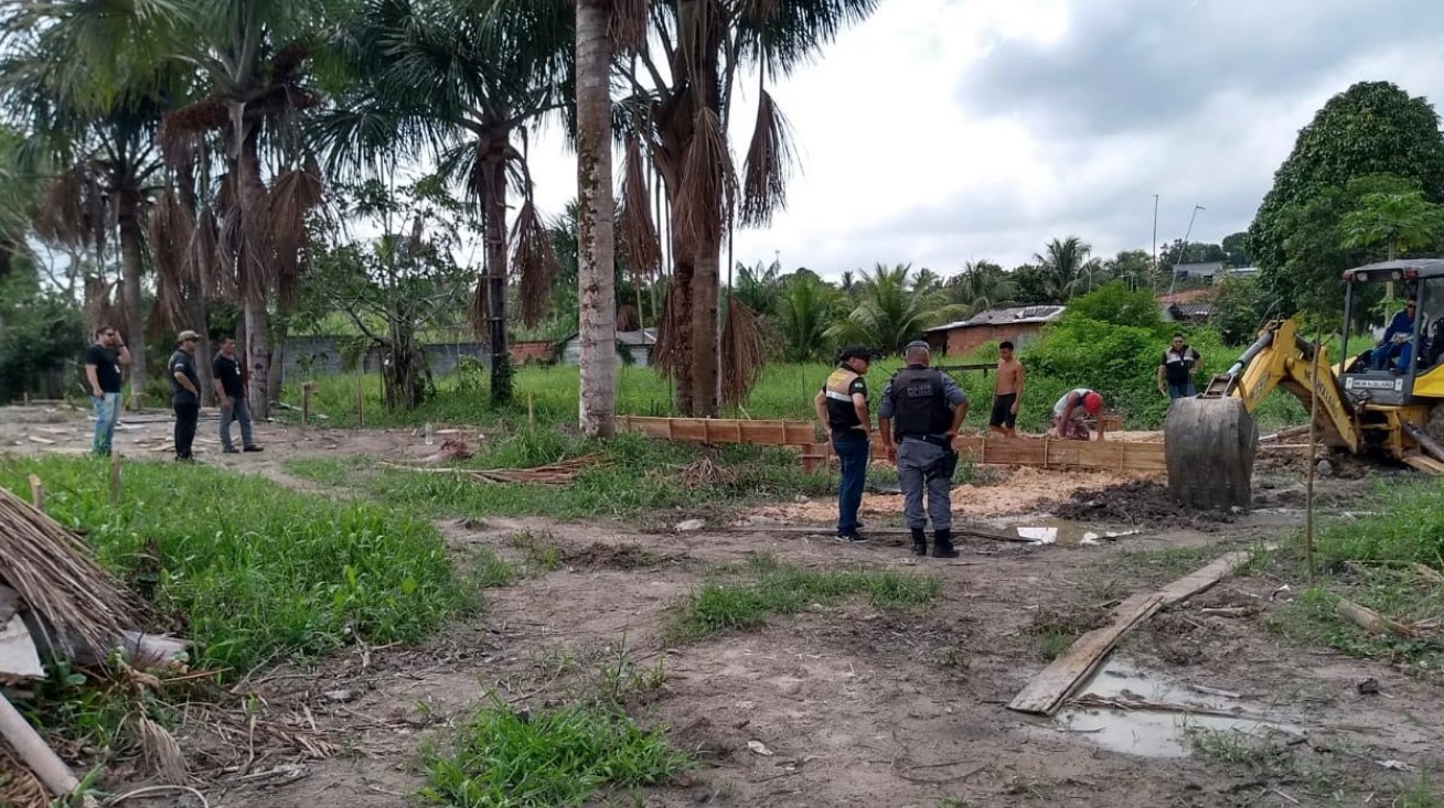 Fiscalização retira novo foco de invasão em área de preservação permanente de Manaus