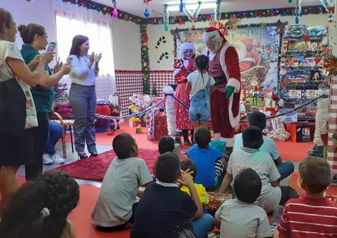 Crianças e adolescente e projeto de acolhimento participam de projeto natalino em Manaus