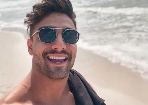 DJ, cantor e influencer sofrem acidente de carro com amigos no Rio