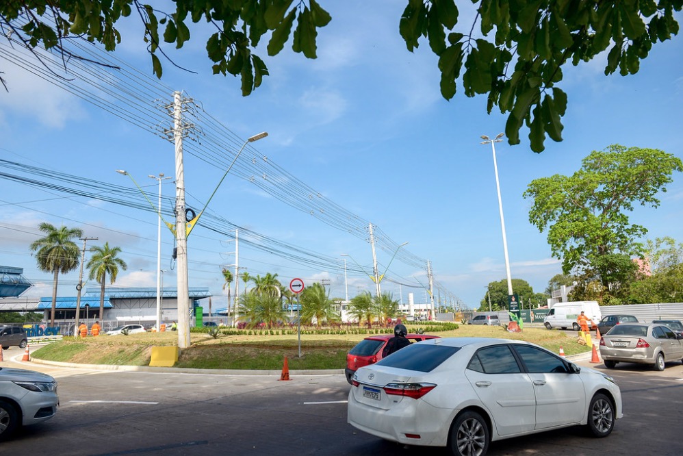 Com apoio de iniciativa privada, Prefeitura de Manaus entrega rotatória da Torquato Tapajós