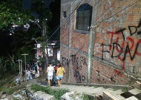 Usando colete balístico, adolescente é assassinado durante tiroteio entre facções em Manaus