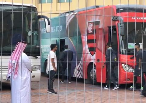 Após derrota para o Liverpool, Flamengo retorna para o Rio e torcida organiza homenagem