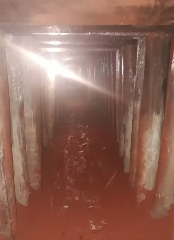 Polícia encontra túnel que levava até cofre do Banco do Brasil