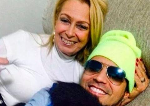 Aos 66 anos, mãe de Latino rouba a cena ao aparecer dançando funk de biquíni 