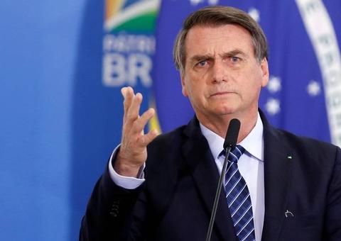 Presidente Bolsonaro sofre uma queda no Palácio da Alvorada e é levado ao hospital