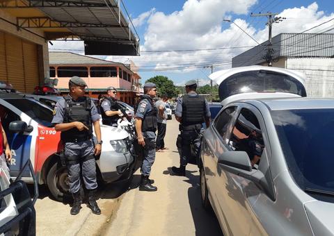 No Natal, PM reforça segurança e tira de circulação drogas e armas em Manaus