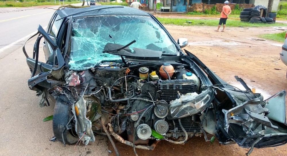 Três pessoas ficam feridas em acidente na BR-174