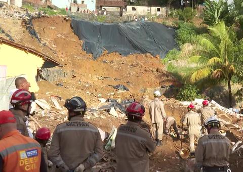 Deslizamento de barreira mata bebê de 2 meses, criança de 9 anos e pais