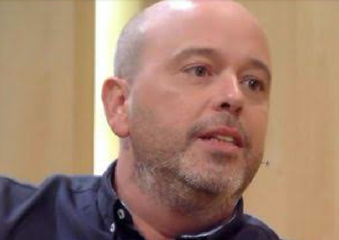 Alex Escobar sofre grave acidente doméstico: ‘Abriu uma fenda na minha perna'