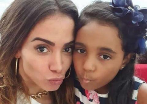 Anitta recebe presente fofo de Natal da sobrinha: “Te amo, tia Larissa"