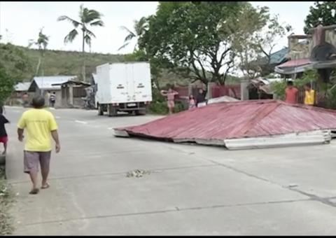 Tufão deixa 16 mortos e 12 desaparecidos nas Filipinas