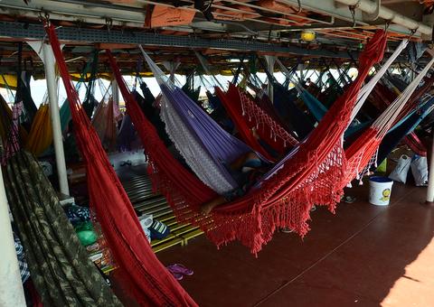 Em Manaus, idoso é encontrado morto dentro de rede em barco