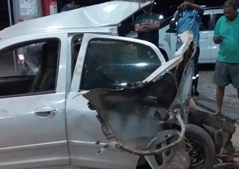 Vídeo: carro explode durante abastecimento em posto de gasolina