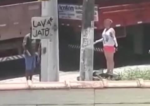 Homem é preso após atirar 5 vezes na madrasta no Natal; Veja Vídeo 