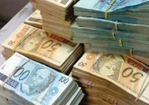 Em Manaus, homem é preso com drogas, armas e R$ 40 mil em casa