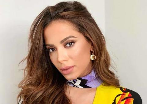 Anitta fecha sala de cinema para assistir com a família o filme de Paulo Gustavo
