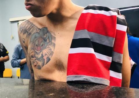 Novinho com tornozeleira é preso com arma da polícia em área vermelha de Manaus