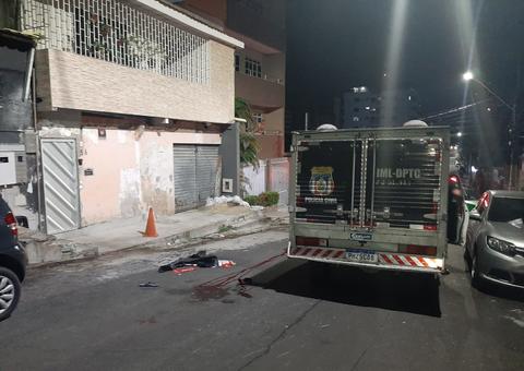 Homem é morto ao receber ligação e sair de bar em área nobre de Manaus