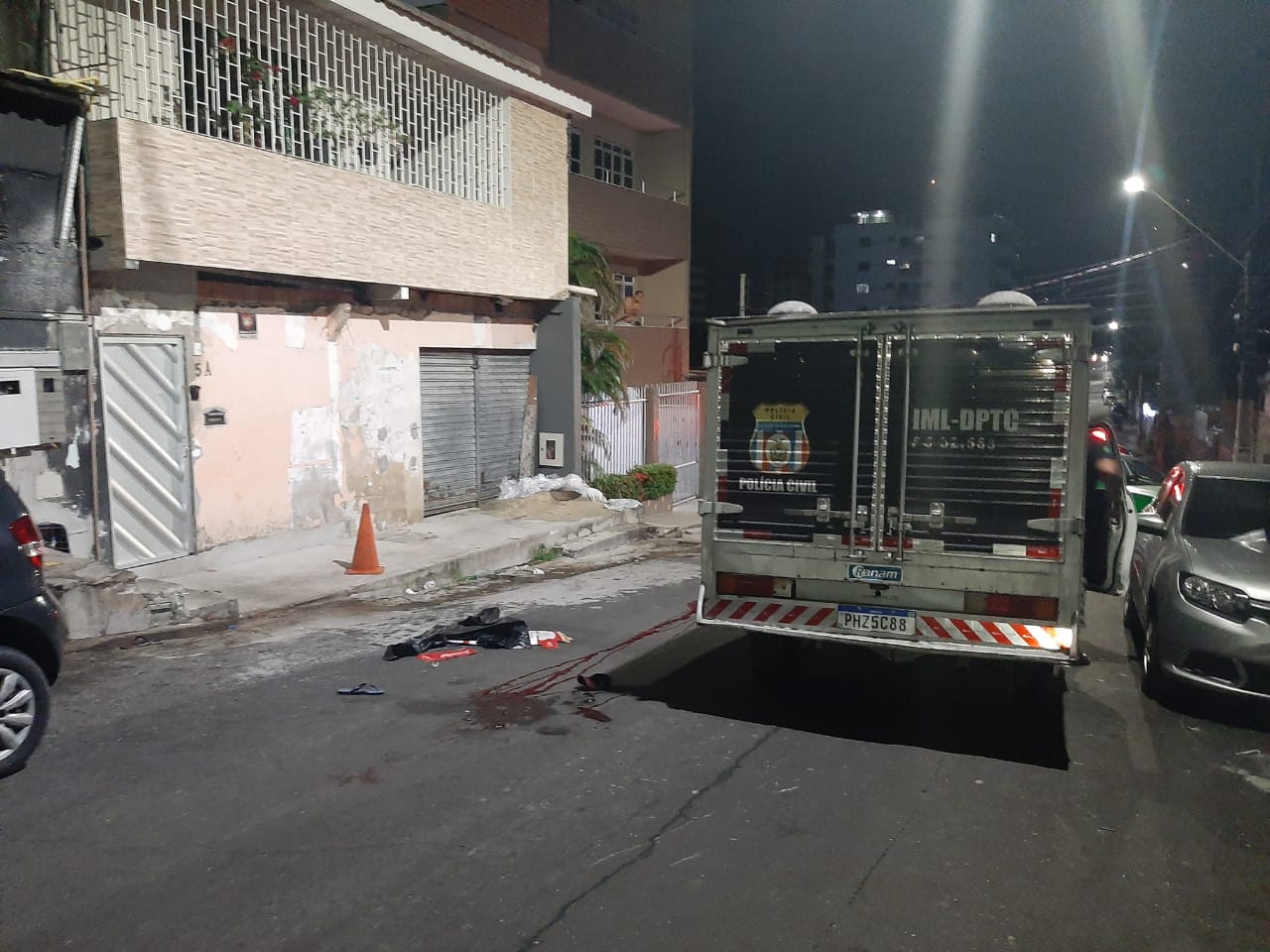Homem é morto ao receber ligação e sair de bar em área nobre de Manaus