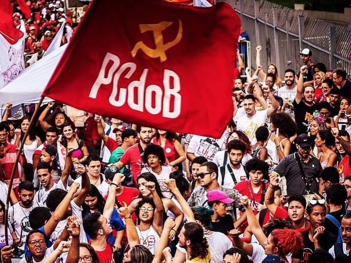 Partido Comunista do Brasil quer mudar de nome e usar cores verde e amarela 