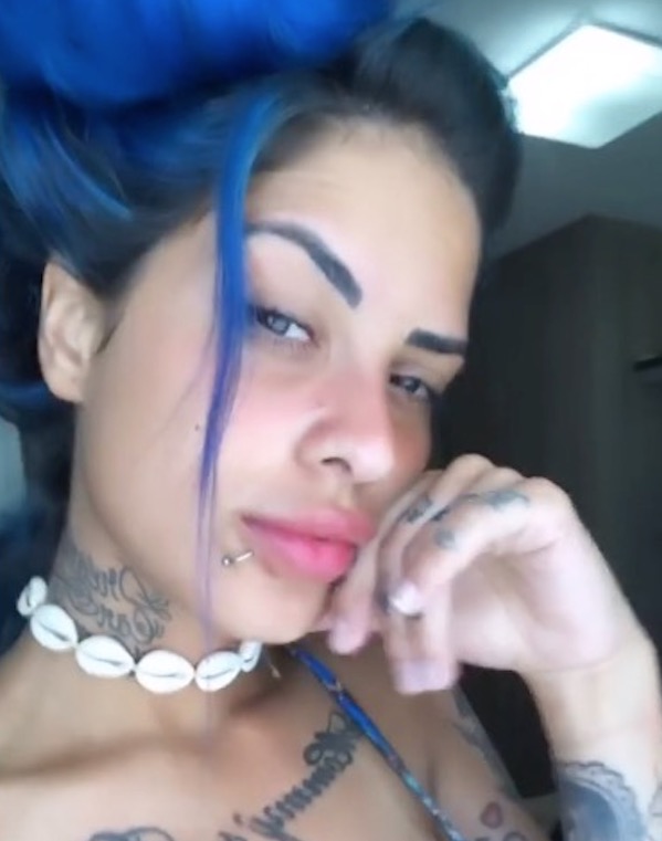 Tati Zaqui rebola e exibe curvas siliconadas em vídeo de biquíni mínimo 