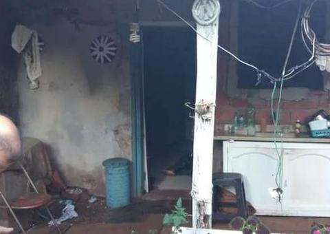 Homem é preso suspeito de estuprar, matar e queimar a própria mãe por causa de R$ 10