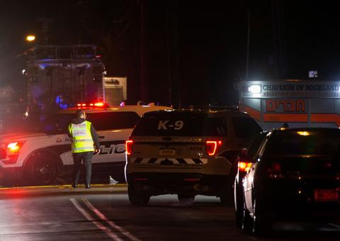 Homem invade casa de rabino e esfaqueia cinco pessoas em Nova York