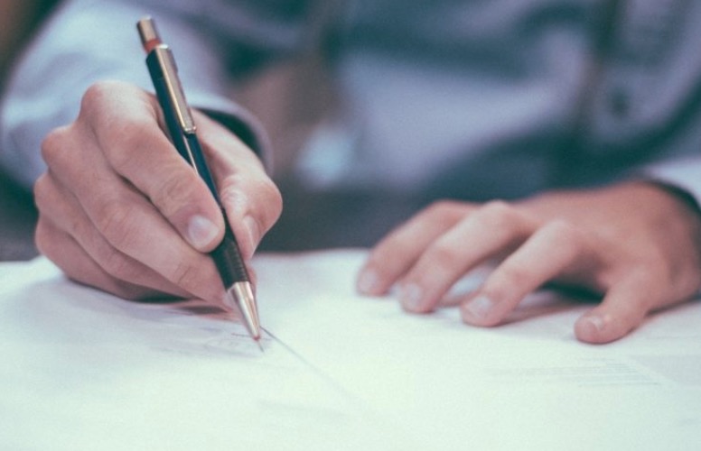 Posso abrir uma empresa com nome sujo? Confira