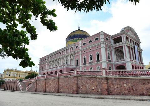 Teatro Amazonas comemora aniversário abrindo as portas para visitas gratuitas