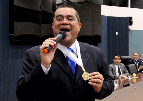 Ex-vereador, Arlindo Jr. recebeu medalha da Câmara Municipal de Manaus