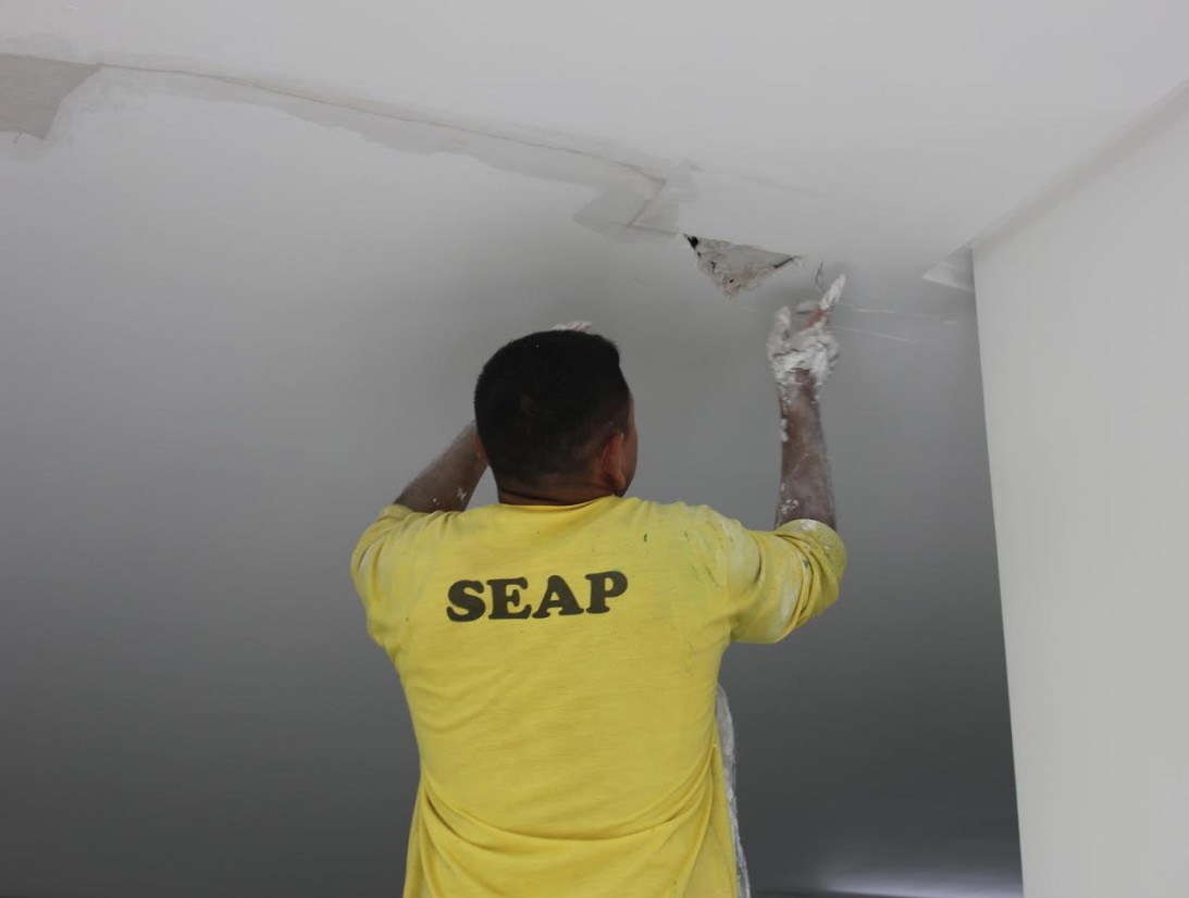 Detentos trabalham em reforma de núcleo da Defensoria para reduzir pena no Amazonas