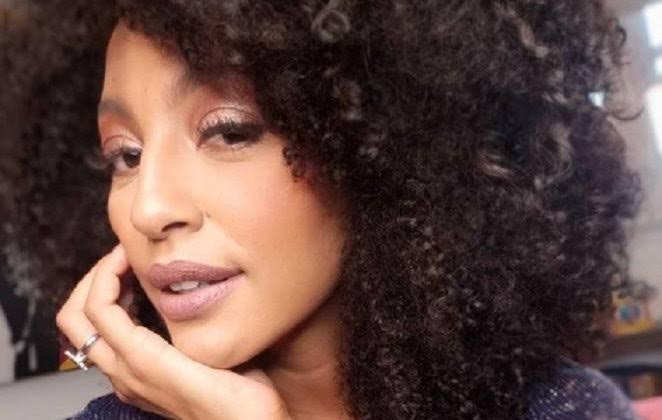 Sheron Menezzes entra em casa em chamas para salvar família de incêndio 