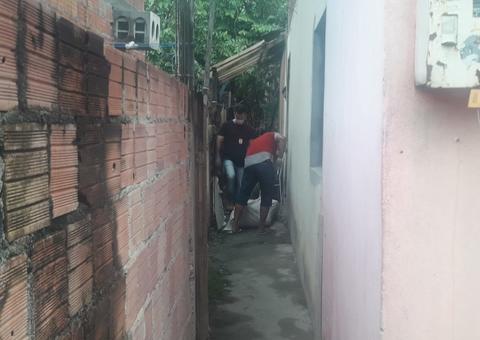 Funcionária encontra patrão nu e morto dentro de casa em Manaus