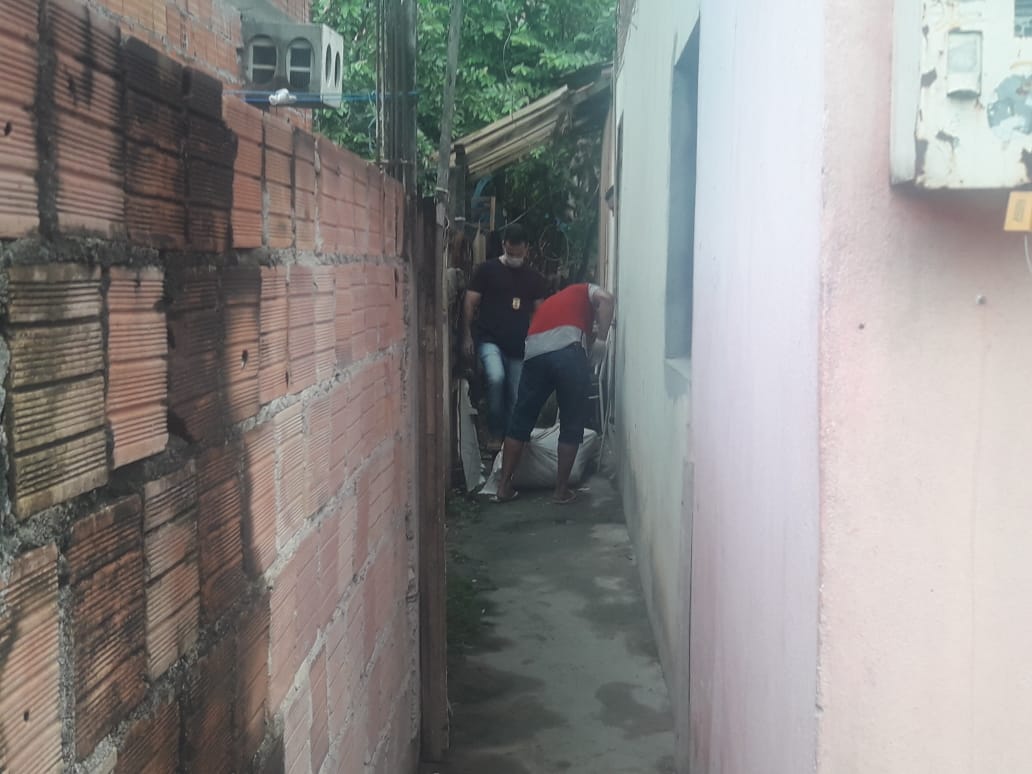 Funcionária encontra patrão nu e morto dentro de casa em Manaus