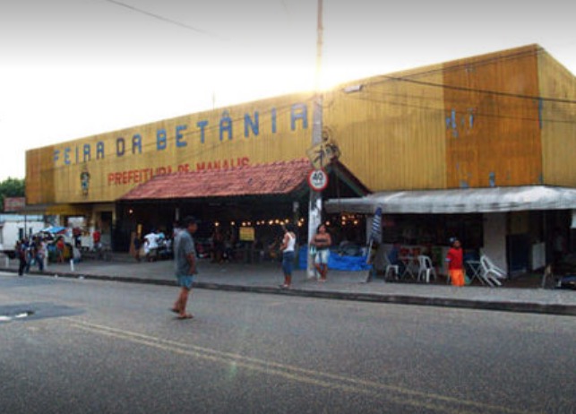 Feirante fica com bala alojada na boca após tentativa de assassinato em Manaus