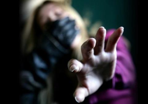 Em Manaus, se passando por policiais grupo sequestra casal e destrói câmeras de bar