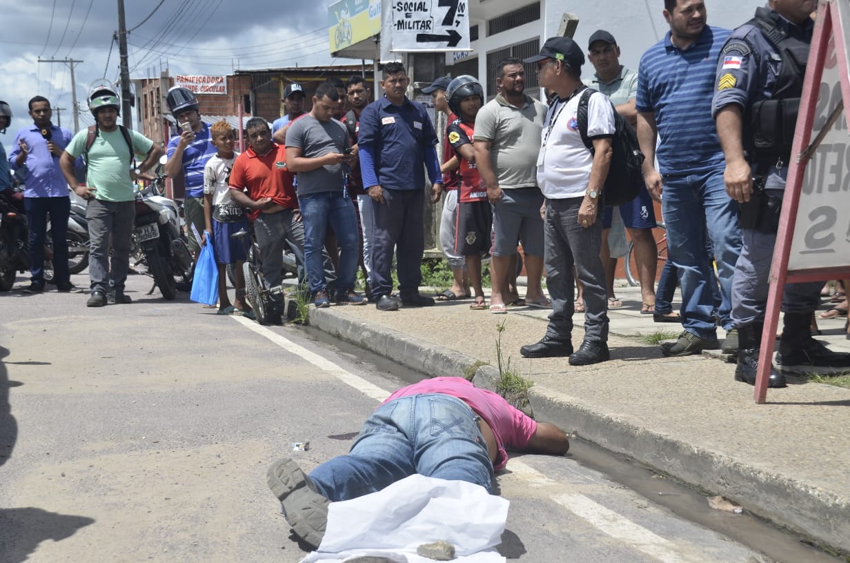 Em Manaus, homem é morto a tiros por pistoleiro em motocicleta 