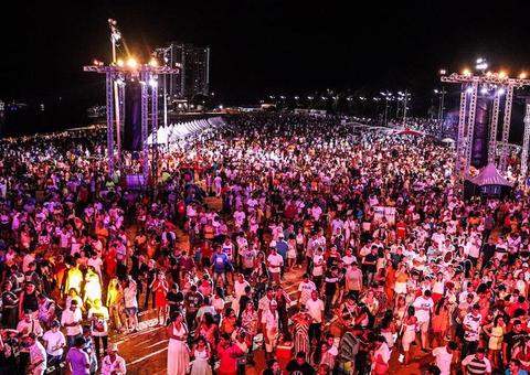 Queima de fogos e atrações musicais na Ponta Negra saúdam 2020 em Manaus