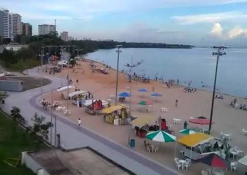 Limpeza do Réveillon ocupa 300 pessoas na coleta de lixo em Manaus