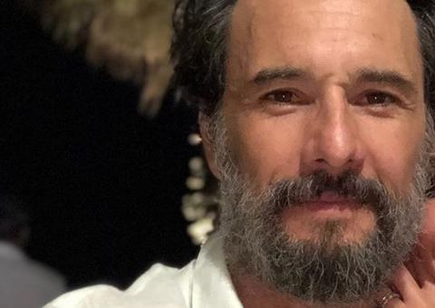 Em foto rara, Rodrigo Santoro posa ao lado da esposa e faz desabafo
