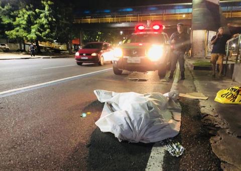 Homem morre atropelado no Ano Novo ao atravessar avenida em Manaus