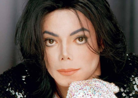 Perfil de Michael Jackson no Twitter deseja feliz 2020 e web reage: 'Já pode aparecer'