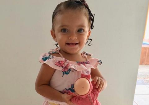 Bebê de 1 ano morre após cair em piscina de casa