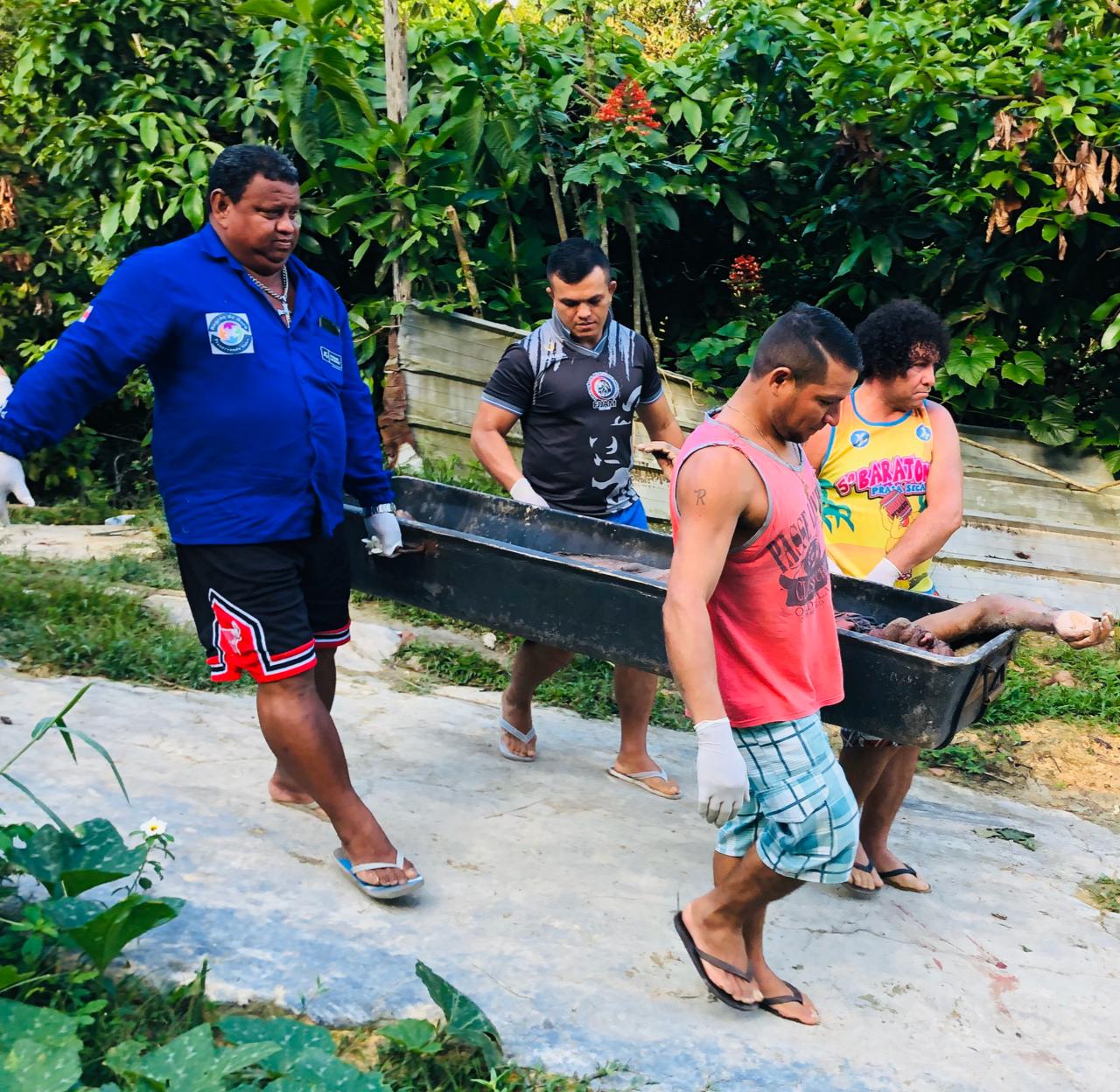Após confusão em casa, homem aparece morto às margens de ribanceira em Manaus