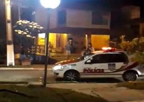 Irritado com barulho em festa, promotor atira contra casa de vizinho em condomínio