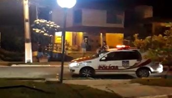 Irritado com barulho em festa, promotor atira contra casa de vizinho em condomínio